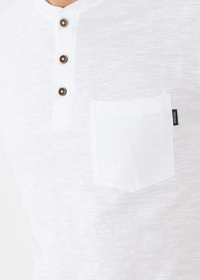 Balts vīriešu t-krekls ar pogām - back