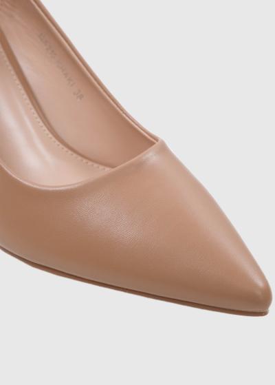 Zeferina bēšas kurpes uz papēža ar spicu purngalu - back