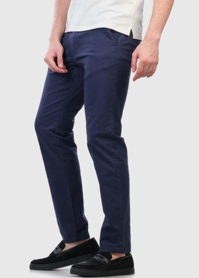 Esli tumši zilas vīriešu bikses ar kabatām - back