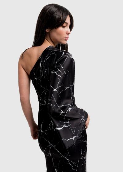 Melna gara kleita uz viena pleca  - back