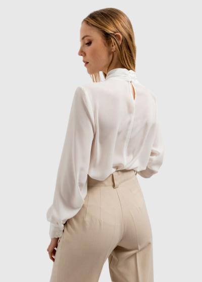 Balta blūze ar banti  - back