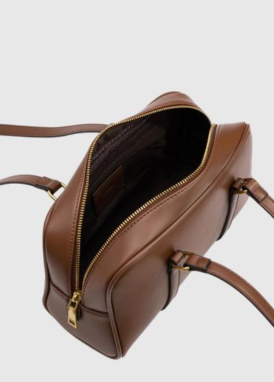 Brūna soma pāri plecam  - back