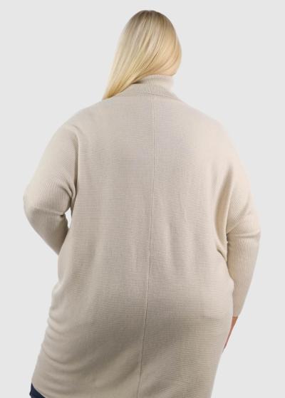Jurata Lielo izmēru gaiši bēšs džemperis ar augstu apkakli - back