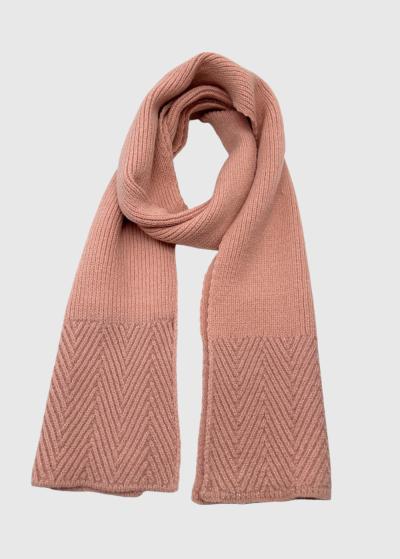 Gilat rozā adīta šalle un cepure - back