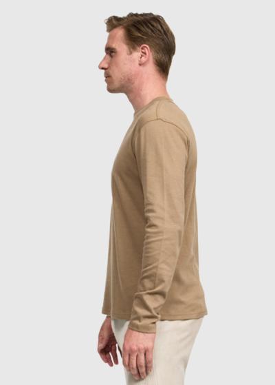 Darik bēšs vīriešu t-krekls ar garām piedruknēm  - back