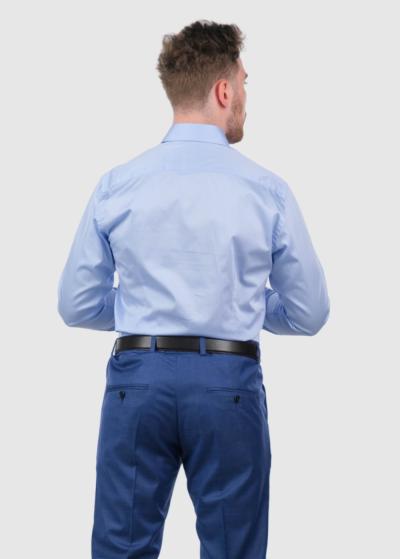 Gaiši zils pieguļošais krekls - back