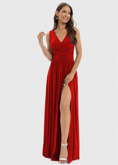 Ilona sarkana gara vakarkleita ar šķēlumu - back