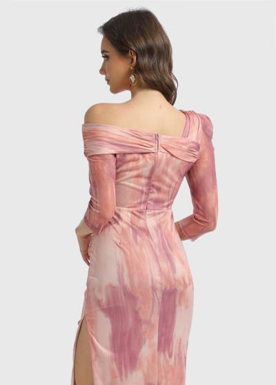 Illeana gaiši rozā pieguļoša vakarkleita - back