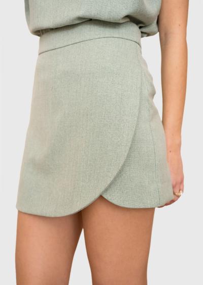 Evina gaiši zaļi svārki-šorti ar rāvējslēdzēju sānā - back