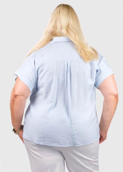 Kaira Lielo izmēru gaiši zila blūze ar īsām piedurknēm - back