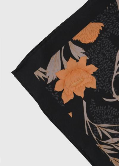 Melns lakatiņš ar rakstu - back