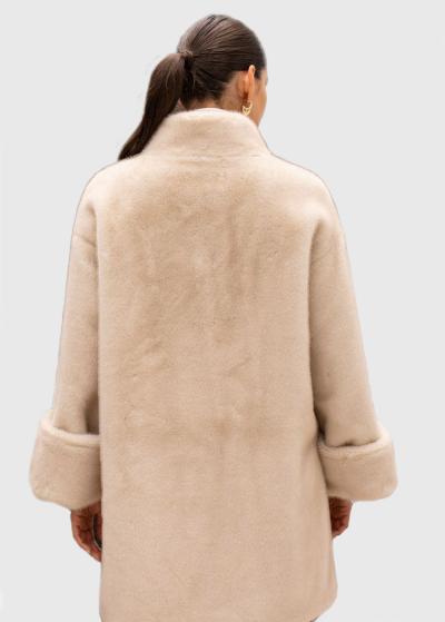 Nastya bēšs mākslīgās kažokādas mētelis - back