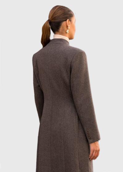 Lela brūns pieguļošais mētelis  - back