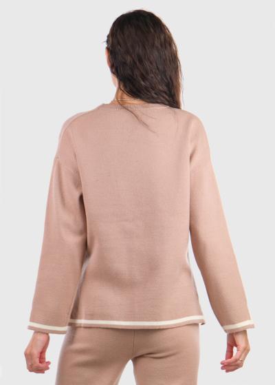 Kiona bēšs kostīms ar šķēlumiem sānos - back