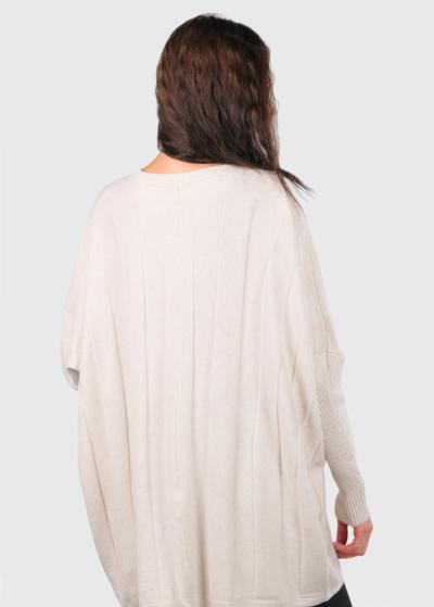 Angela gaiši bēšs džemperis ar asimetrisku malu  - back