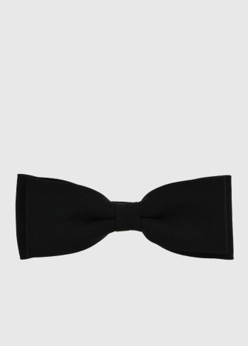 Melns vīriešu tauriņš - back