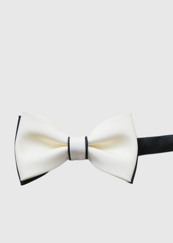 Balts vīriešu tauriņš - back