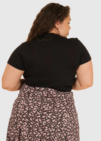 Ada Lielo izmēru melns t-krekls - back