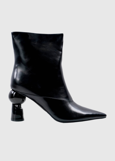 AZAREY black short heeled boots