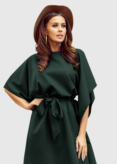 Agata tumši zaļa kleita ar jostu