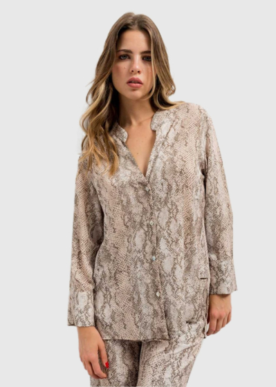 Женская блузка с анималистичным принтом