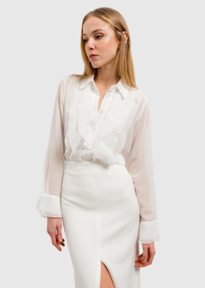 Белая блузка с оборками