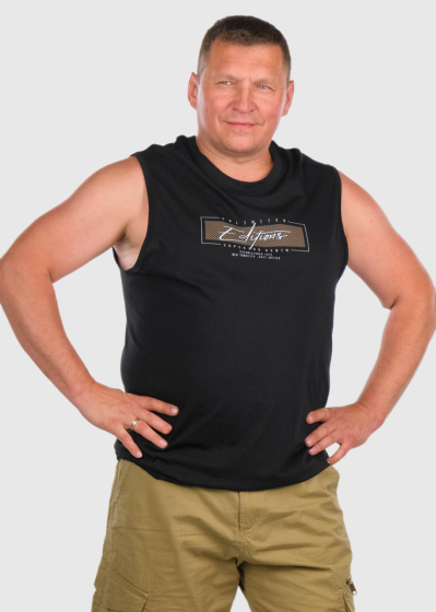 Britto Lielo Izmēru melns t-krekls ar uzrakstiem 