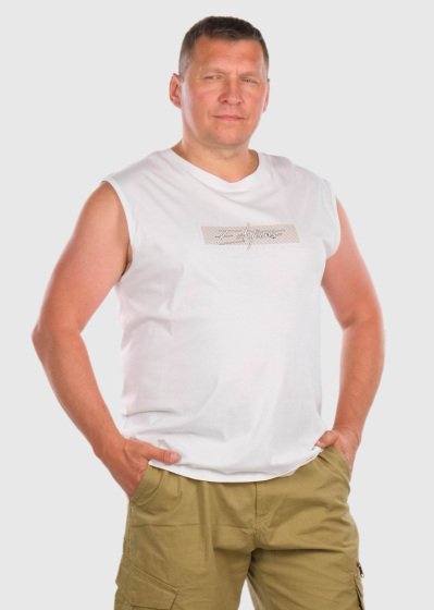 Britto Plus Size white t-shirt with a sign