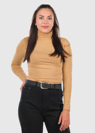 Elisiana beige turtleneck