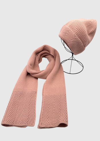 Gilat pink knitted scarf and hat