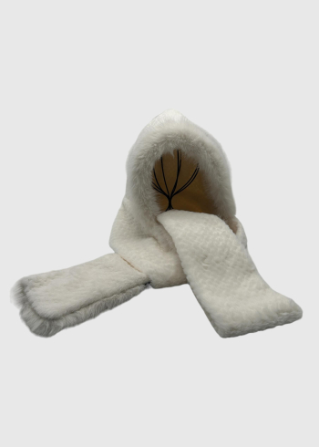 Looney white winter hat with fur 