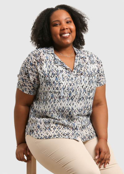 Amilia Plus Size blouse with short sleeves