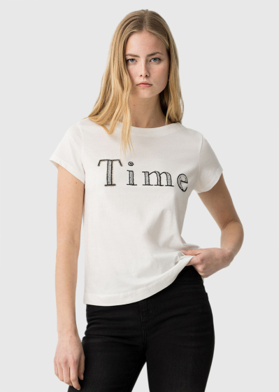 White t-shirt with a sign