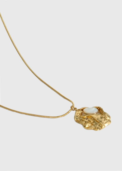 Ganjina gold-colored necklace