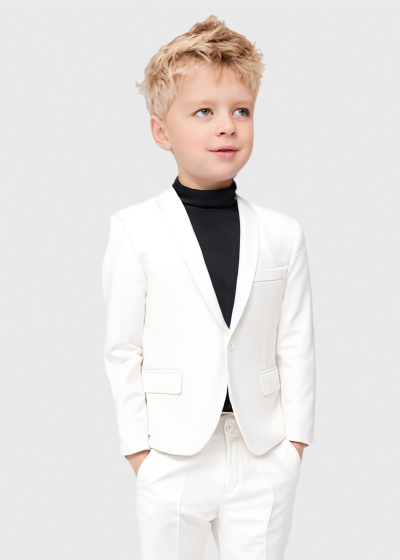 Caspian white suit with pockets