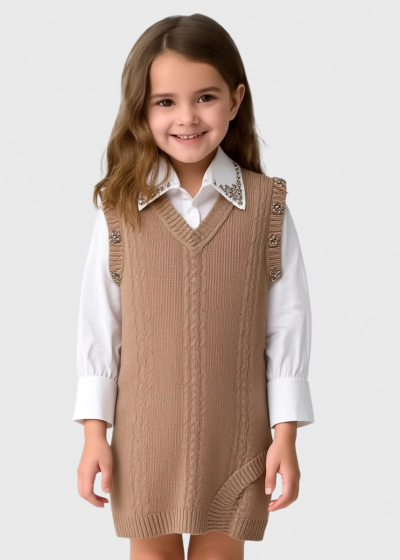 Radina bēšs kostīms ar spīguļiem