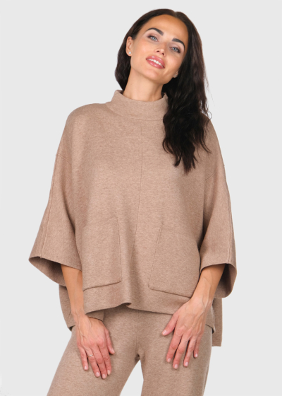 Eugenia beige women's suit with pockets