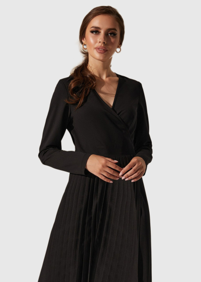 Black long pleated skirt dress