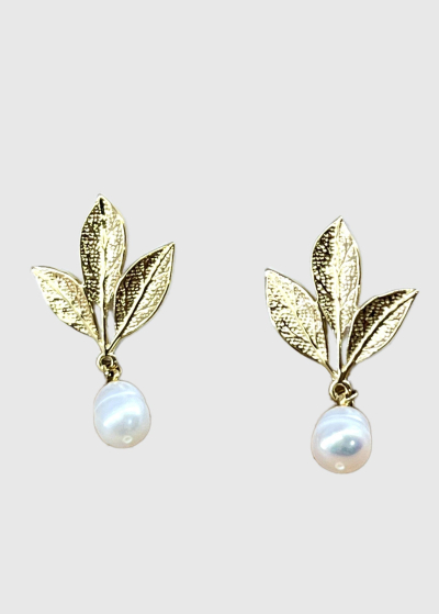 Iris gold - colored earrings with pearls