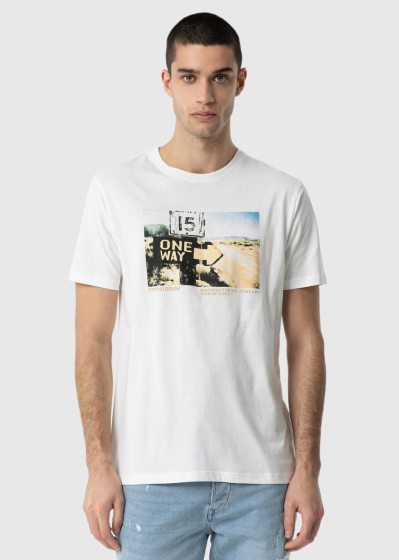 White men's printed t-shirt
